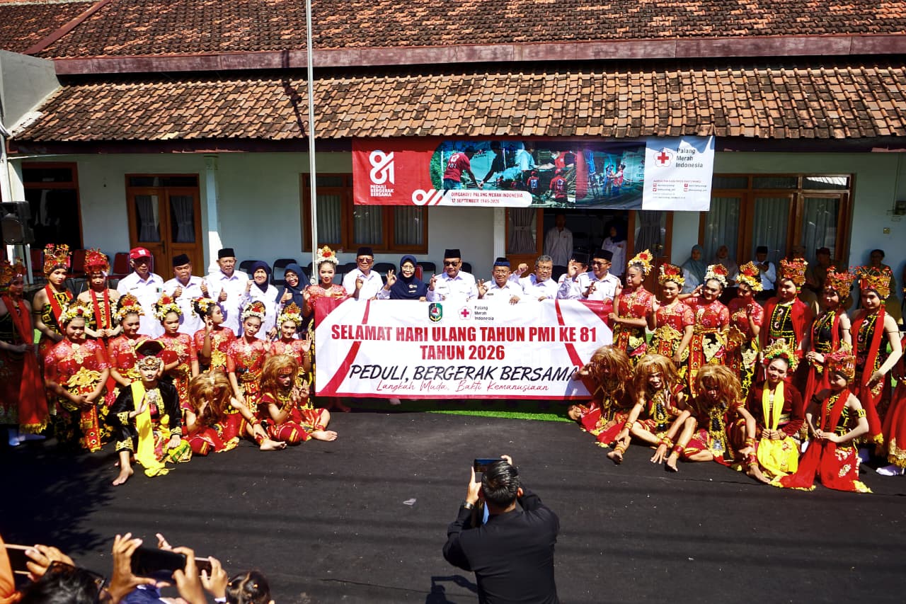 HUT ke-81, PMI Banyuwangi Gelar Beragam Aksi Sosial Mulai Droping Air Bersih Hingga Operasi Katarak